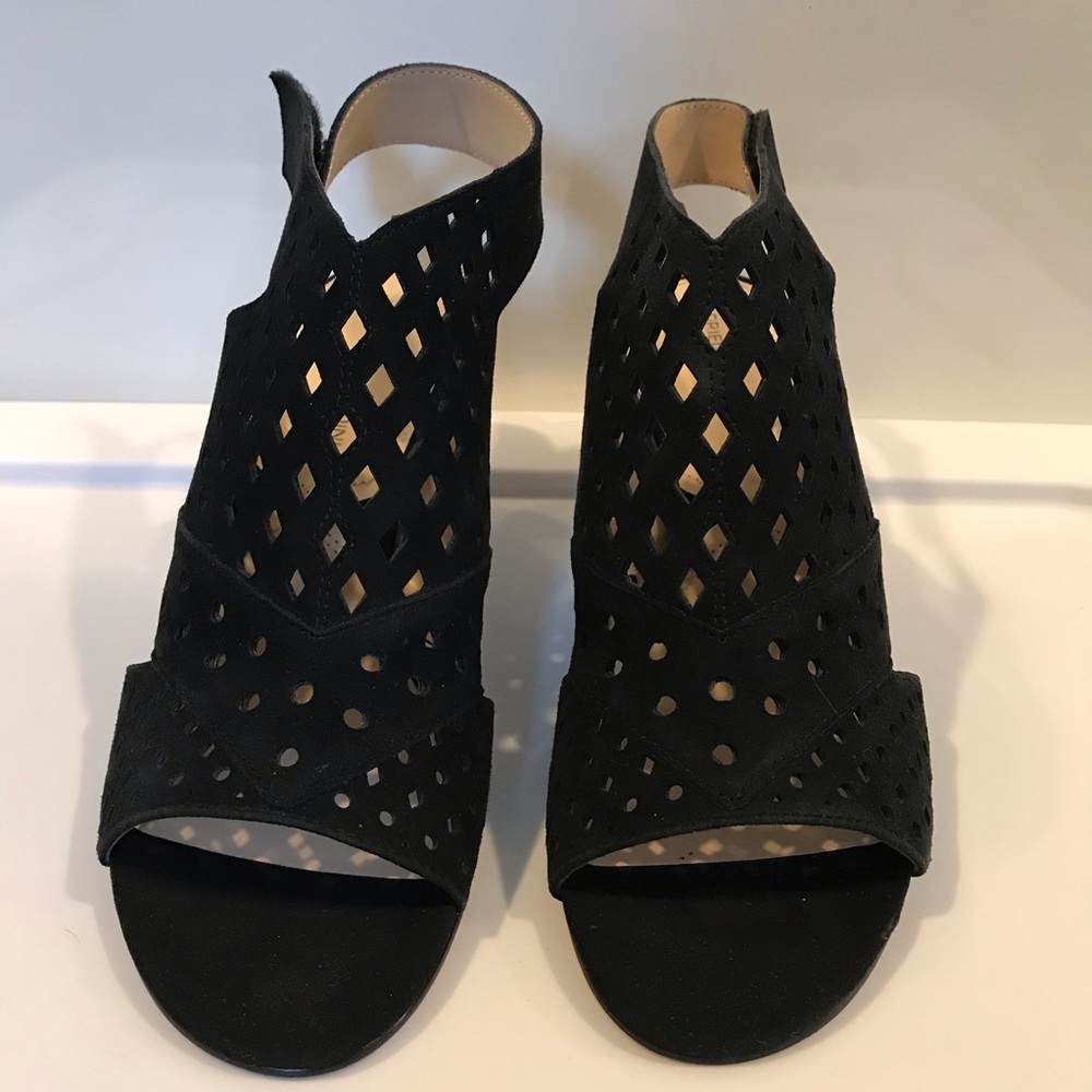Adrienne Vittadini Black Suede Sandal. Size: 8.5